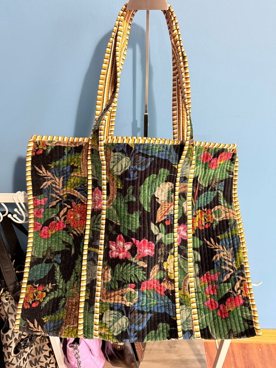 POL Handbags - POL Quilted Floral Tote Bag in Black and Green